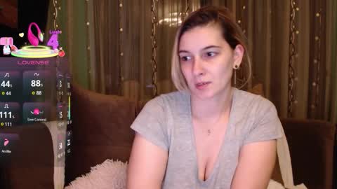 Snapshot of lovingfeetheels chatting on 10/27/25, 10:03 Antonia online show from 10/27/25, 10:03