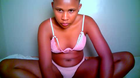 lovly_kam online show from 10/24/25, 07:54