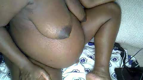 Snapshot of lowenyangvalentine chatting on 02/05/26, 09:52 lowenyangvalentine online show from 02/05/26, 09:52