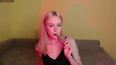 Snapshot of lowerfrancis chatting on 04/15/26, 05:20 Viola online show from 04/15/26, 05:20