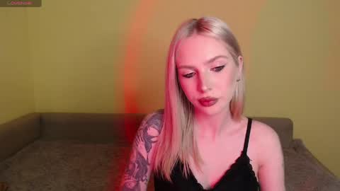 Snapshot of lowerfrancis chatting on 04/15/26, 07:58 Viola online show from 04/15/26, 07:58