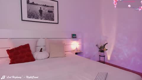    .       online show from 09/09/25, 09:09