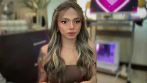 Snapshot of lowla_19 chatting on 11/12/25, 11:10 Candice online show from 11/12/25, 11:10