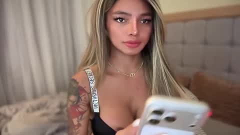 Snapshot of lowla_19 chatting on 04/23/26, 06:54 Candice online show from 04/23/26, 06:54