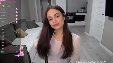 Snapshot of loxy_ chatting on 09/21/25, 09:27 Loxy online show from 09/21/25, 09:27