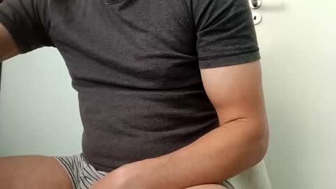 Snapshot of lprivat3e chatting on 12/04/25, 03:10 lprivat3e online show from 12/04/25, 03:10