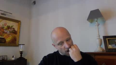 Snapshot of lrda49 chatting on 02/06/25, 08:18 Espigle online show from 02/06/25, 08:18