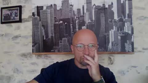 Snapshot of lrda49 chatting on 06/08/26, 07:42 Espigle online show from 06/08/26, 07:42