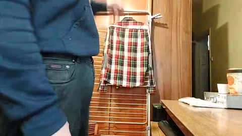 Snapshot of lshot_d chatting on 12/15/24, 07:57 Lshot D online show from 12/15/24, 07:57