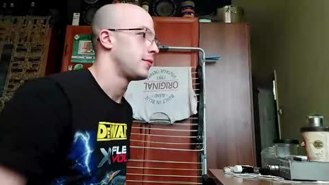 Snapshot of lshot_d chatting on 01/17/25, 09:39 Lshot D online show from 01/17/25, 09:39