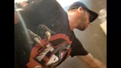 Snapshot of lshot_d chatting on 10/09/25, 10:24 Lshot D online show from 10/09/25, 10:24