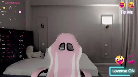 Snapshot of lu_mina chatting on 09/15/25, 12:54 lu_mina online show from 09/15/25, 12:54