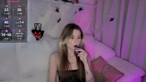 Snapshot of lua__19 chatting on 11/01/25, 08:33 Lua online show from 11/01/25, 08:33