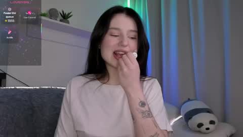 Snapshot of lua__19 chatting on 04/21/26, 08:23 Lua online show from 04/21/26, 08:23