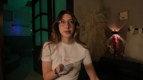 Snapshot of lua_ferch_ chatting on 01/08/25, 12:26  ---Goys incredible photographs online show from 01/08/25, 12:26
