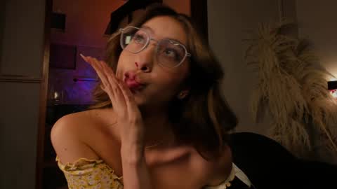 Snapshot of lua_ferch_ chatting on 02/08/25, 06:33  ---Goys incredible photographs online show from 02/08/25, 06:33