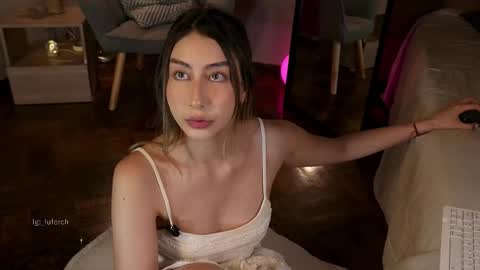 Snapshot of lua_ferch_ chatting on 03/04/26, 01:28 ---Goys incredible photographs online show from 03/04/26, 01:28