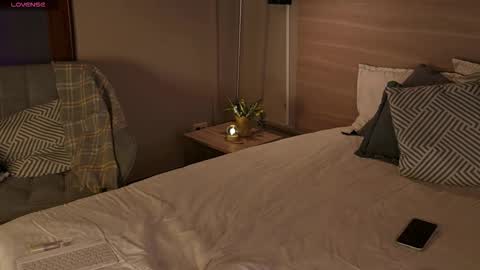 Snapshot of lua_ferch_ chatting on 03/11/26, 01:17 ---Goys incredible photographs online show from 03/11/26, 01:17