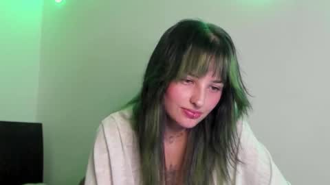 Snapshot of luaar_moon chatting on 03/25/26, 09:21 Jenn online show from 03/25/26, 09:21