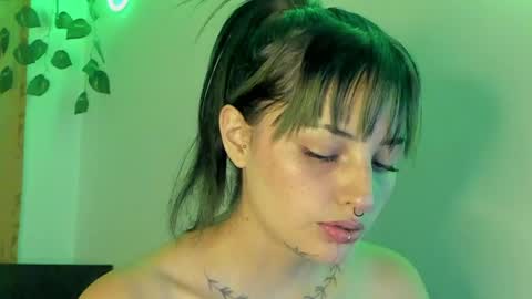 Snapshot of luaar_moon chatting on 04/15/26, 06:37 Jenn online show from 04/15/26, 06:37