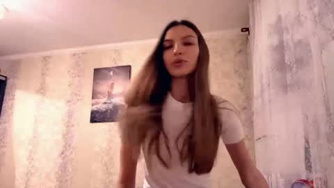 Snapshot of luanahochstatter chatting on 04/27/26, 01:42 viki online show from 04/27/26, 01:42