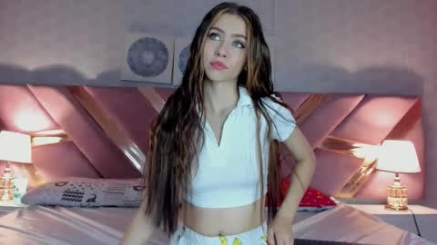 Snapshot of luanastonne chatting on 09/10/25, 04:23 LuanaStonne online show from 09/10/25, 04:23