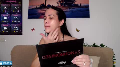 luara_ online show from 01/13/26, 12:32