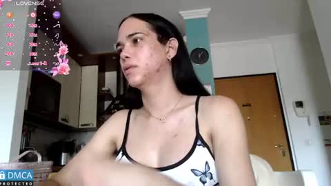 Snapshot of luara_ chatting on 06/15/26, 10:06 luara_ online show from 06/15/26, 10:06