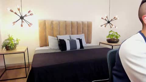 luca_morettii online show from 09/18/25, 12:07