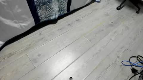 luca_morettii online show from 10/16/25, 12:06