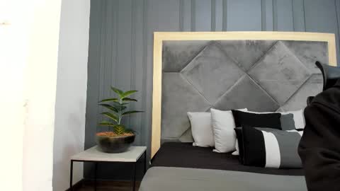 luca_morettii online show from 11/11/25, 12:05