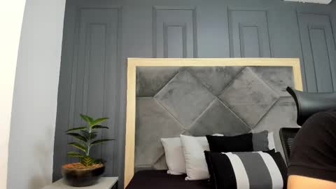 luca_morettii online show from 11/12/25, 12:16