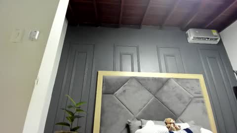 luca_morettii online show from 11/20/25, 12:05