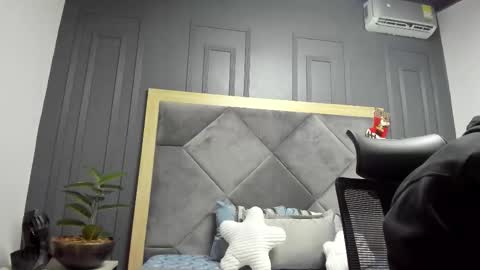 luca_morettii online show from 12/05/25, 12:14