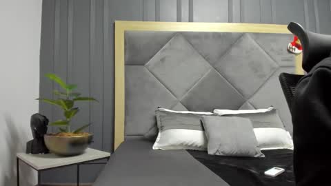 luca_morettii online show from 12/16/25, 12:32