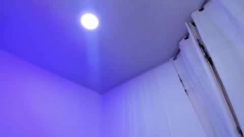 Snapshot of lucaas_king chatting on 12/14/25, 10:25 Lukas online show from 12/14/25, 10:25