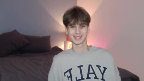 Snapshot of lucacharm chatting on 01/15/25, 08:37 lucacharm online show from 01/15/25, 08:37