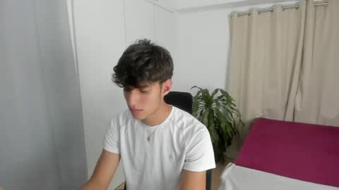 lucacosta19 online show from 05/12/26, 07:11