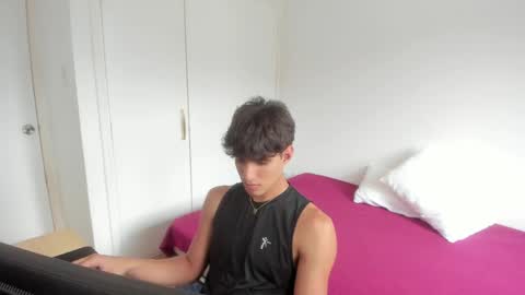 lucacosta19 online show from 05/18/26, 07:20
