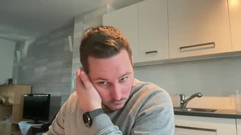 Snapshot of lucas1996_ chatting on 01/13/25, 01:17 Lucas online show from 01/13/25, 01:17