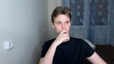 Snapshot of lucas_dany chatting on 12/10/24, 12:27 Lucas Gill online show from 12/10/24, 12:27