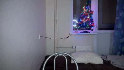 Snapshot of lucas_dany chatting on 12/19/24, 10:32 Lucas Gill online show from 12/19/24, 10:32