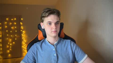 Snapshot of lucas_dany chatting on 01/29/25, 12:12 Lucas Gill online show from 01/29/25, 12:12