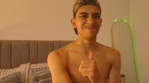 Snapshot of lucas_hernandez1 chatting on 05/28/26, 02:20 Lucas online show from 05/28/26, 02:20