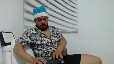 Snapshot of lucas_montesori chatting on 01/01/25, 06:15 Lucas Montesori online show from 01/01/25, 06:15