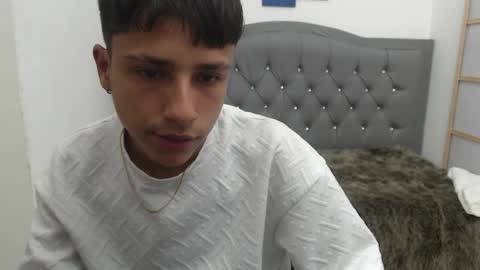 Snapshot of lucas_rivass chatting on 11/11/25, 10:43 LUCAS RIVAS online show from 11/11/25, 10:43