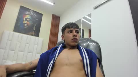 Snapshot of lucas_rivass chatting on 12/20/25, 12:51 LUCAS RIVAS online show from 12/20/25, 12:51