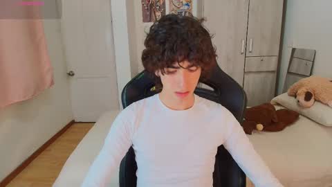 lucas_xo online show from 12/16/25, 02:27