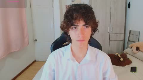 lucas_xo online show from 12/17/25, 01:55