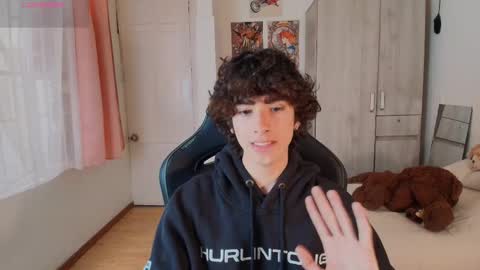 lucas_xo online show from 12/22/25, 09:01